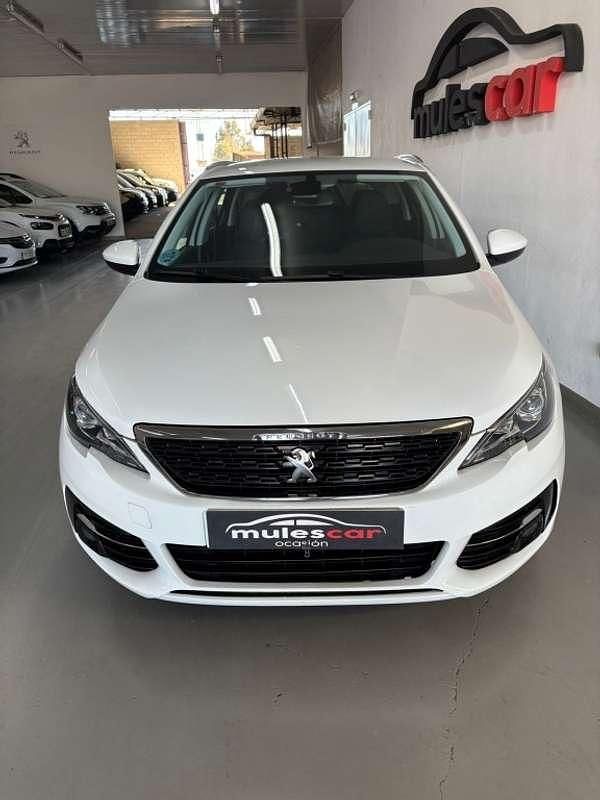 Usado Peugeot 308 SW Style 131 CV (96 kW) 2021 Blanco Familiar