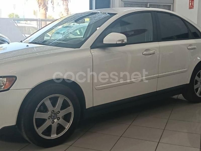 Blanco Usado 2010 Volvo S40 Kinetic Berlina | 5699 € - Imagen 1/4