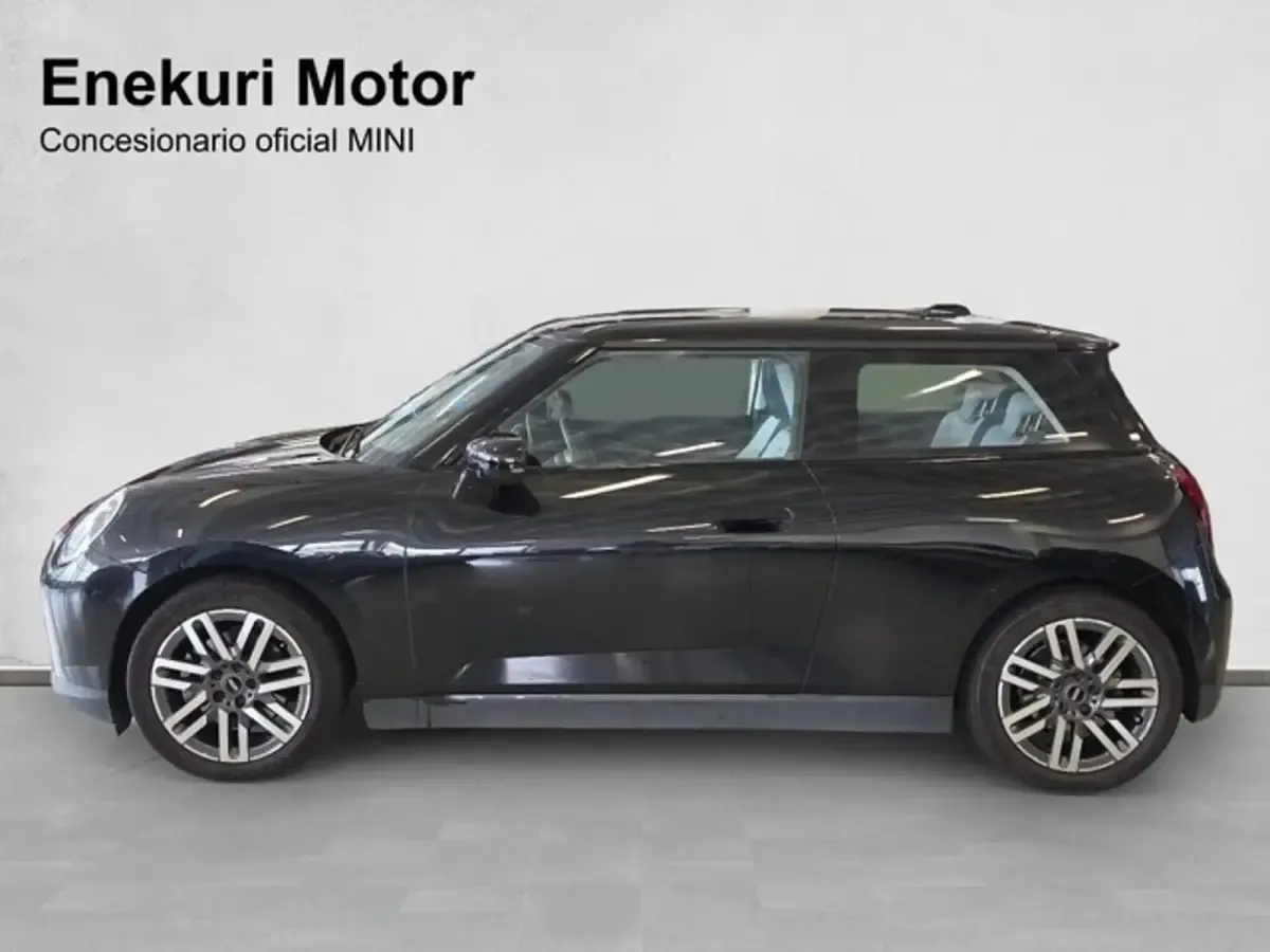 Usado Mini Cooper Essential 135 kW (184 CV) 2024 Negro Utilitario