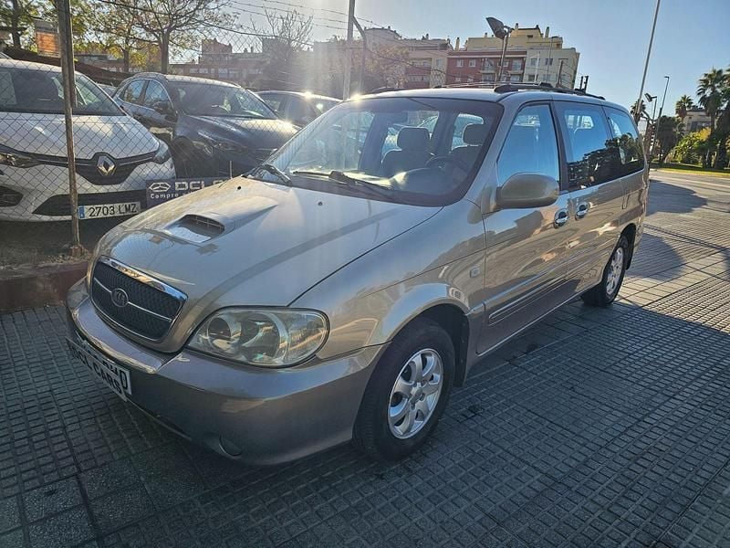 Beige Usado 2005 Kia Carnival EX Monovolumen | 4990 € (Precio justo) - Imagen 1/4
