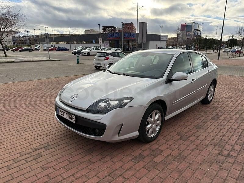 Usado Renault Laguna III Dynamique 140 CV (102 kW) 2010 Gris / plata Berlina