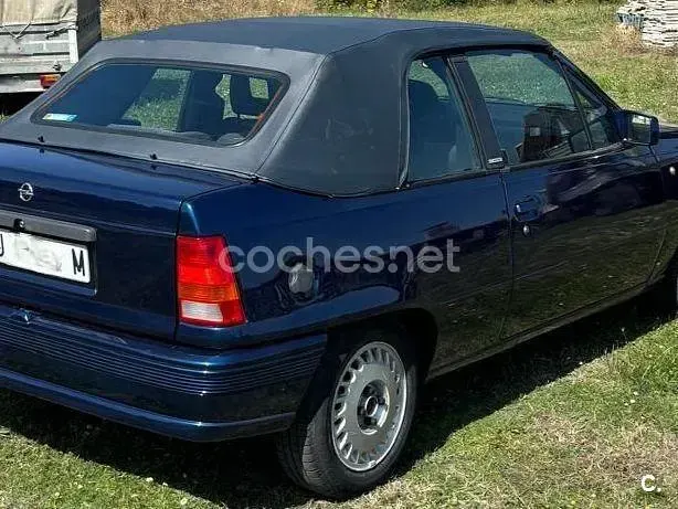 Usado Opel Kadett S 82 CV (60 kW) 1990 Azul Utilitario