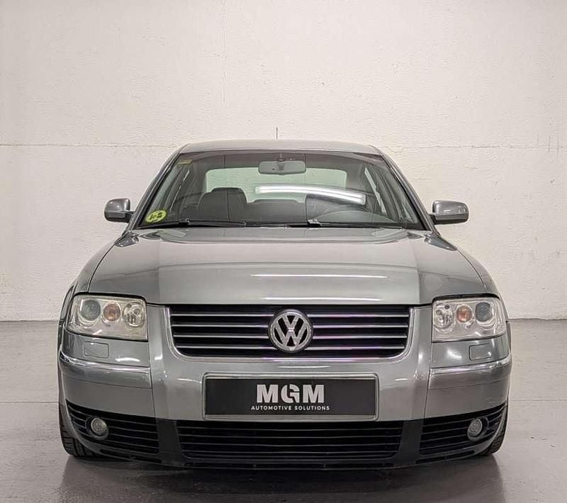 Gris Usado 2003 VW Passat Highline Berlina | 6990 € (Un poco caro) - Imagen 1/4