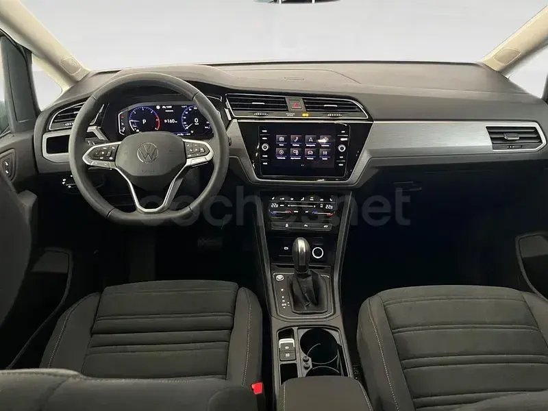 Usado VW Touran 150 CV (110 kW) 2025 Gris / plata Monovolumen