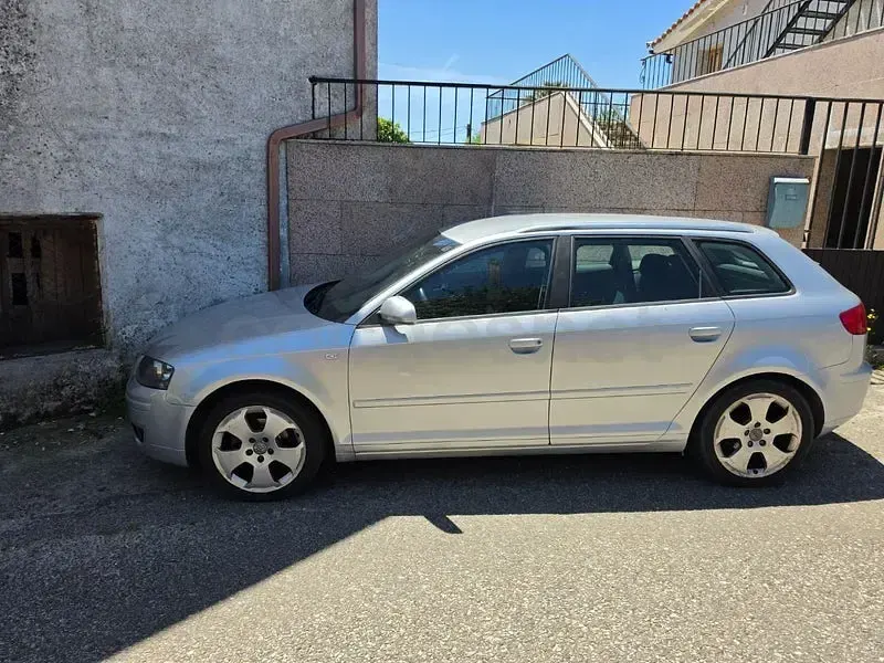 Usado Audi A3 Sportback Attraction 105 CV (77 kW) 2005 Blanco Utilitario