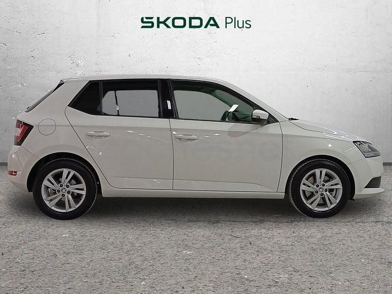 Usado Skoda Fabia Ambition 110 CV (80 kW) 2021 Blanco Berlina