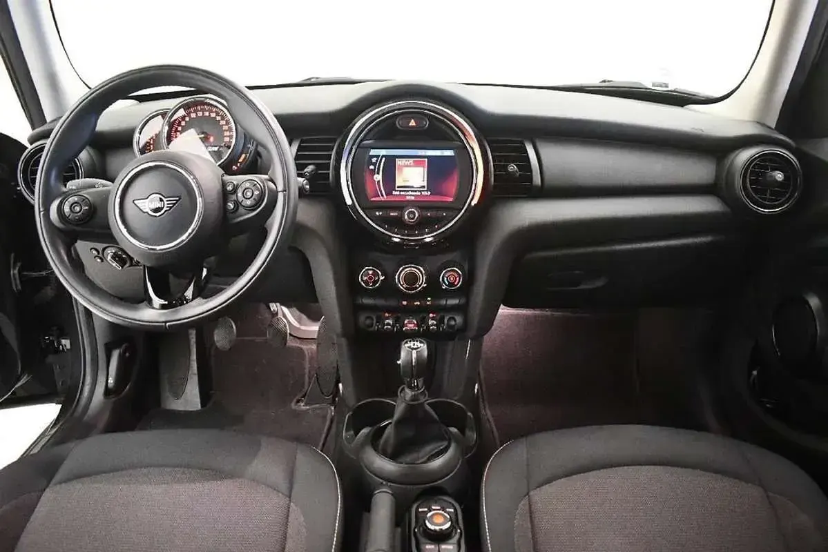 Usado Mini ONE 102 CV (75 kW) 2020 Negro Utilitario