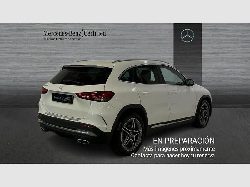 Usado Mercedes GLA180 AMG line 136 CV (100 kW) 2021 Blanco SUV