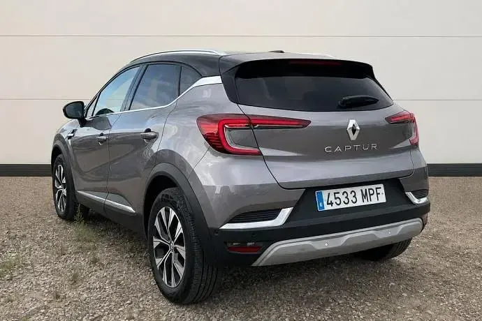 Usado Renault Captur Techno 90 CV (66 kW) 2024 Gris SUV