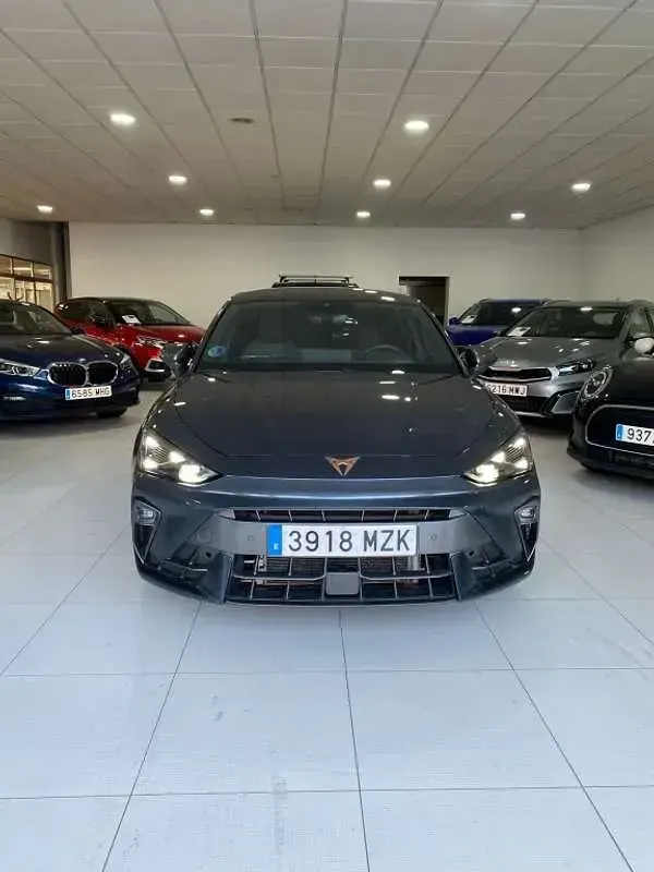 Usado Cupra Leon 150 CV (110 kW) 2025 Gris Utilitario