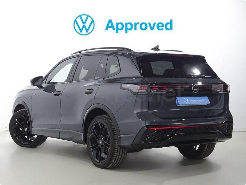 Usado VW Tiguan R-line 150 CV (110 kW) 2024 Gris / plata SUV