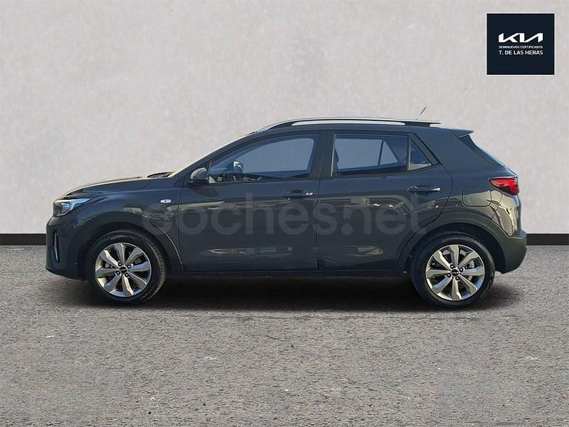 Usado Kia Stonic 100 CV (73 kW) 2022 Gris / plata SUV