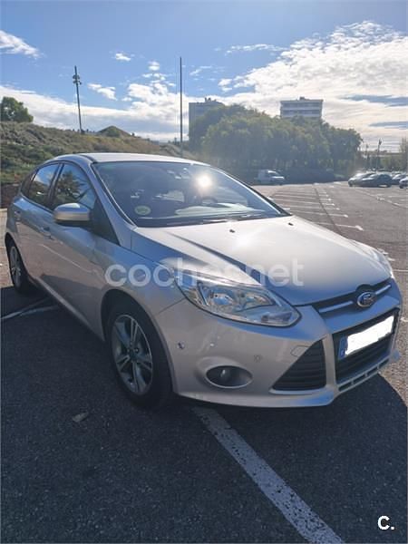 Usado Ford Focus Trend 115 CV (84 kW) 2014 Gris / plata Berlina