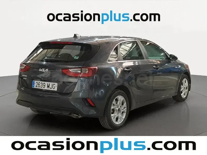 Usado Kia Ceed 136 CV (100 kW) 2023 Gris / plata Utilitario