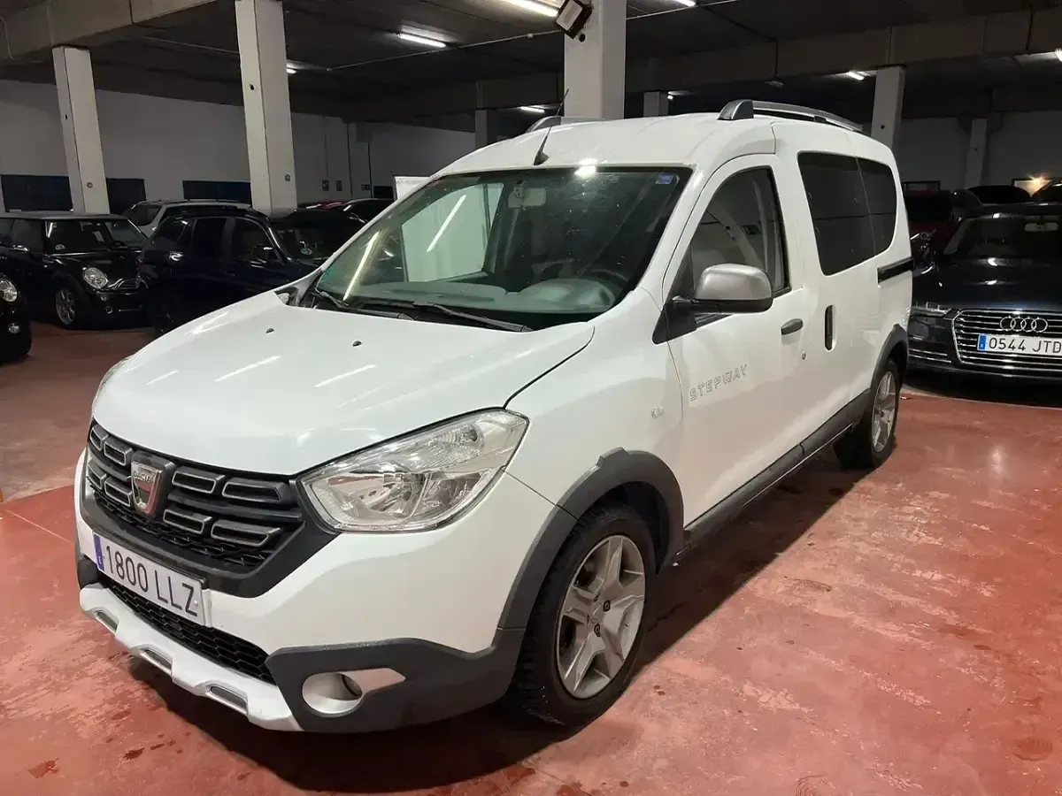 Usado Dacia Dokker Essentiel 95 CV (69 kW) 2020 Blanco Monovolumen