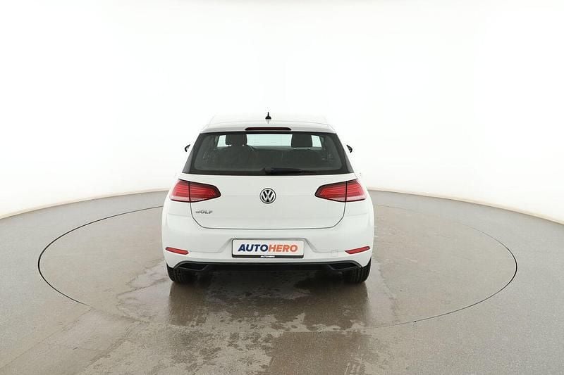 Usado VW Golf VII Edition 110 CV (80 kW) 2018 Blanco Utilitario