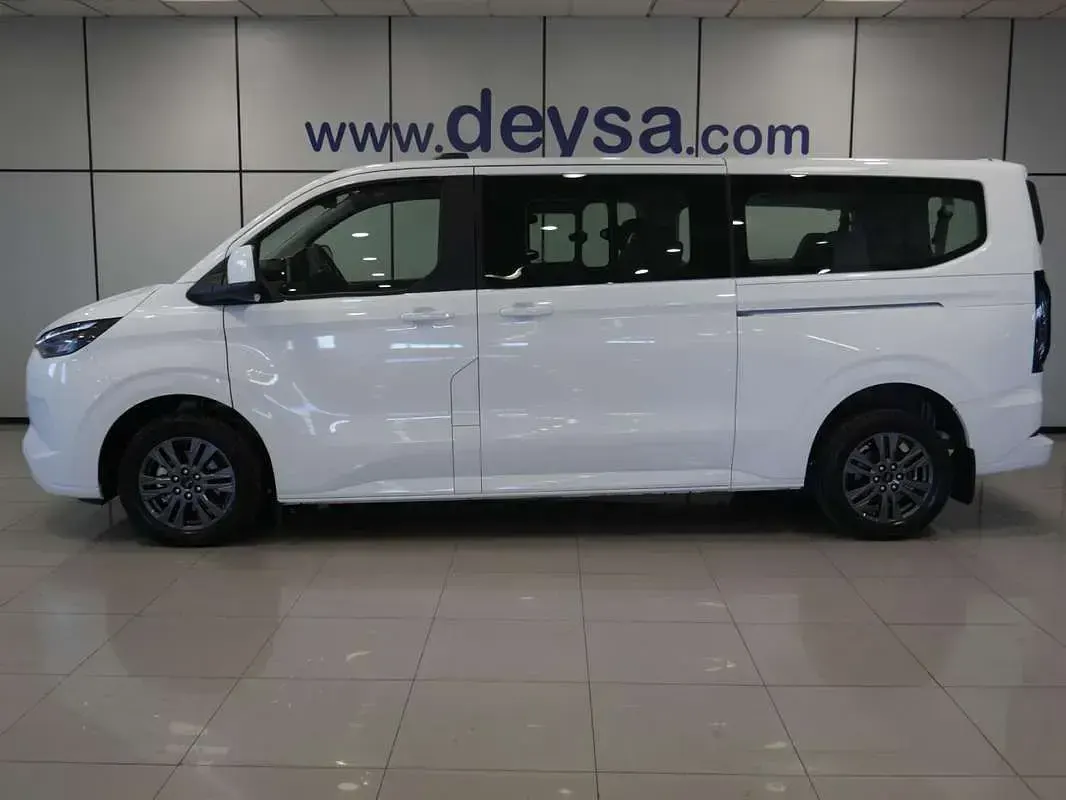 Usado Ford Tourneo Titanium 232 CV (170 kW) 2024 Blanco Familiar