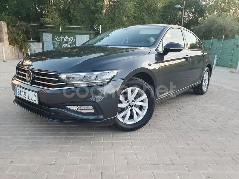 Gris / plata Usado 2020 VW Passat Business Berlina | 16.500 € (Buen precio) - Imagen 1/4