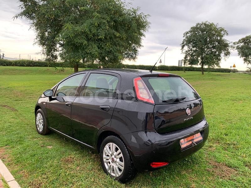 Usado Fiat Punto Lounge 95 CV (69 kW) 2013 Negro Berlina