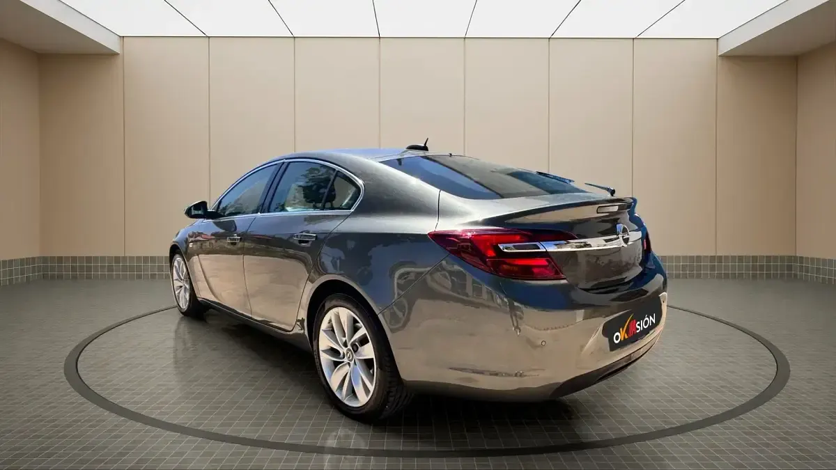 Usado Opel Insignia Selective 136 CV (100 kW) 2016 Gris / plata Berlina