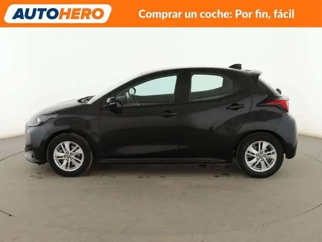 Usado Toyota Yaris Hybrid Active 116 CV (85 kW) 2022 Negro Berlina
