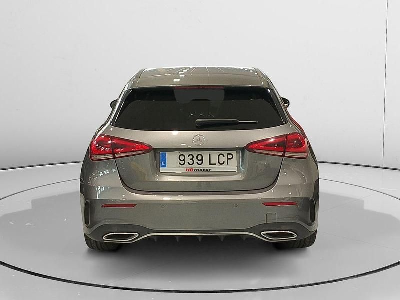 Usado Mercedes A180 116 CV (85 kW) 2019 Gris / plata Berlina