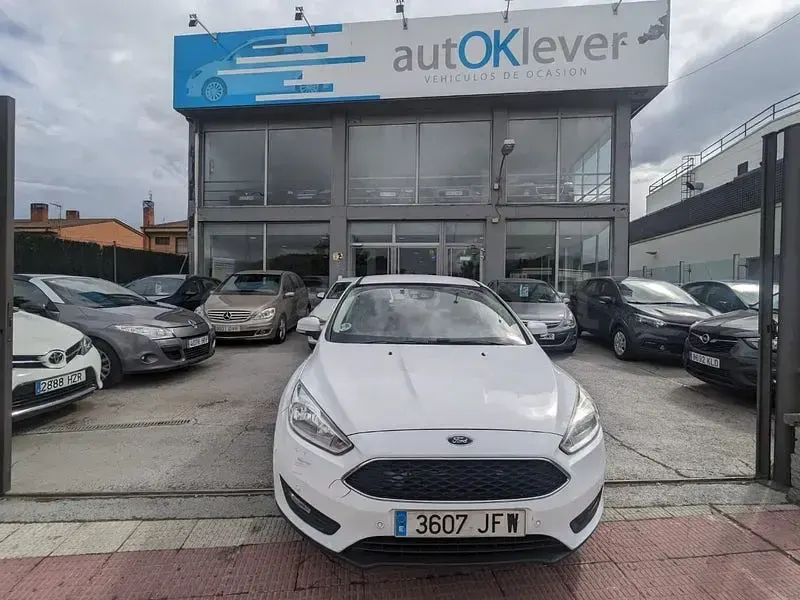 Usado Ford Focus Titanium 115 CV (84 kW) 2015 Blanco Berlina