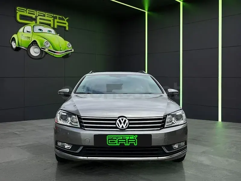 Usado VW Passat Exclusive 105 CV (77 kW) 2014 Marrón Familiar