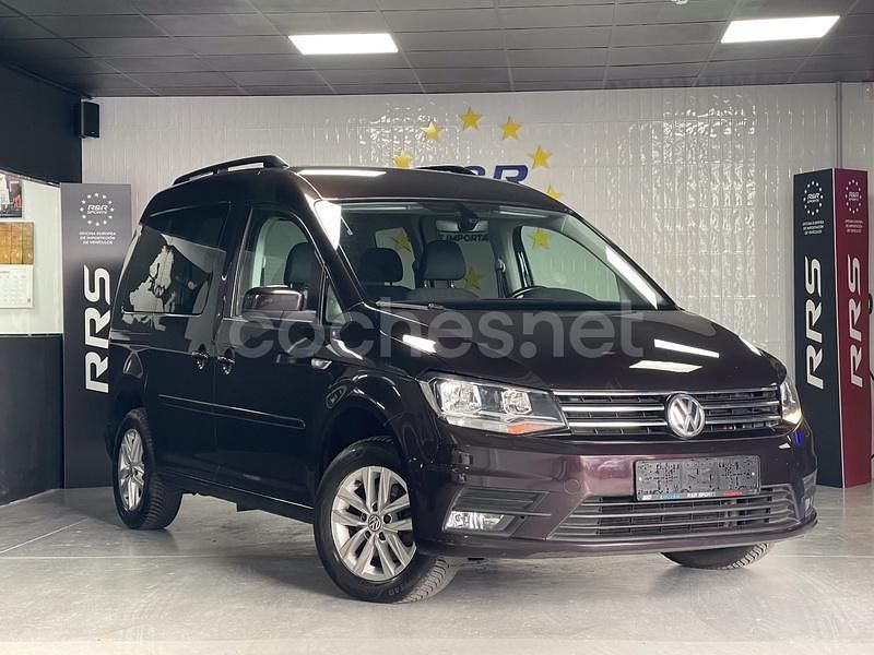Usado VW Caddy Trendline 102 CV (75 kW) 2015 Violeta / lila Monovolumen