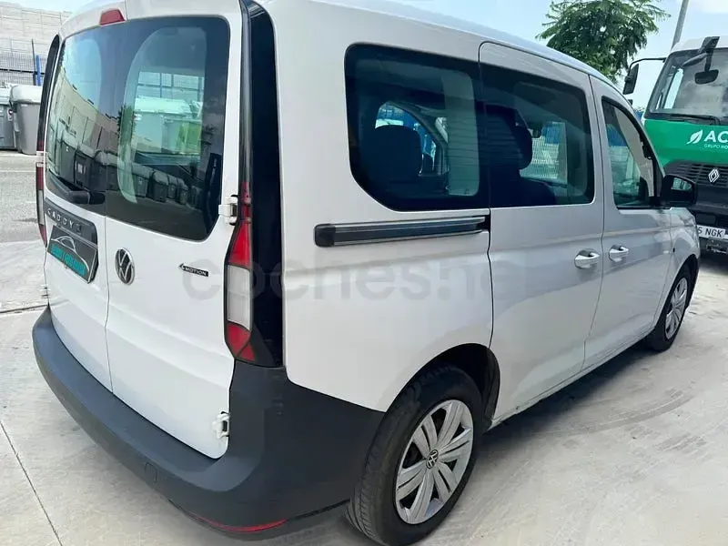 Usado VW Caddy Life 122 CV (89 kW) 2021 Blanco Monovolumen