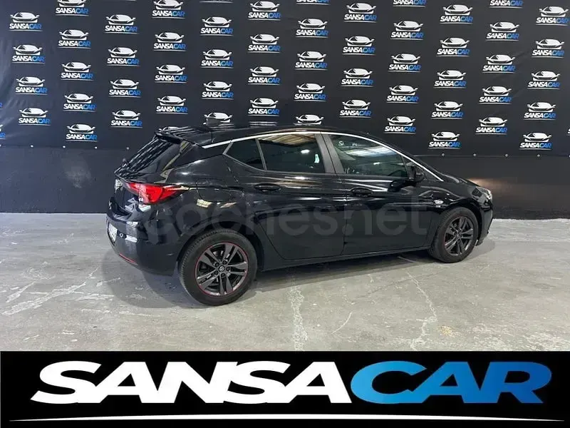 Usado Opel Astra 110 CV (80 kW) 2019 Negro Berlina
