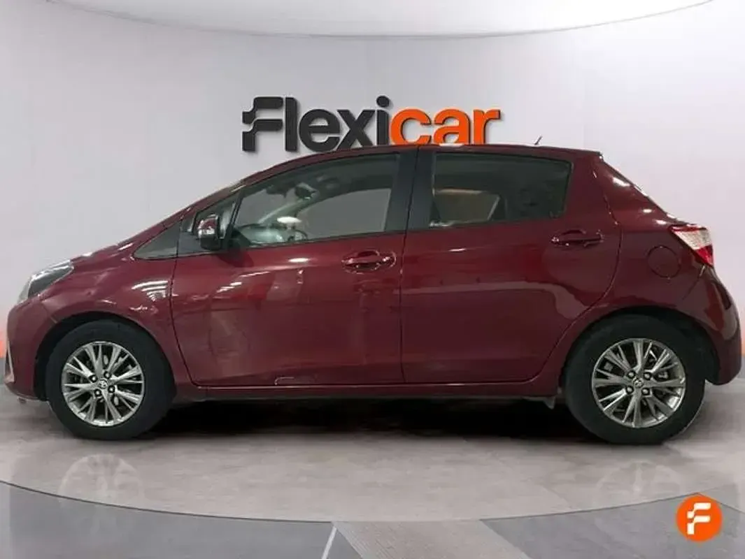 Usado Toyota Yaris Active 69 CV (50 kW) 2019 Rojo Utilitario