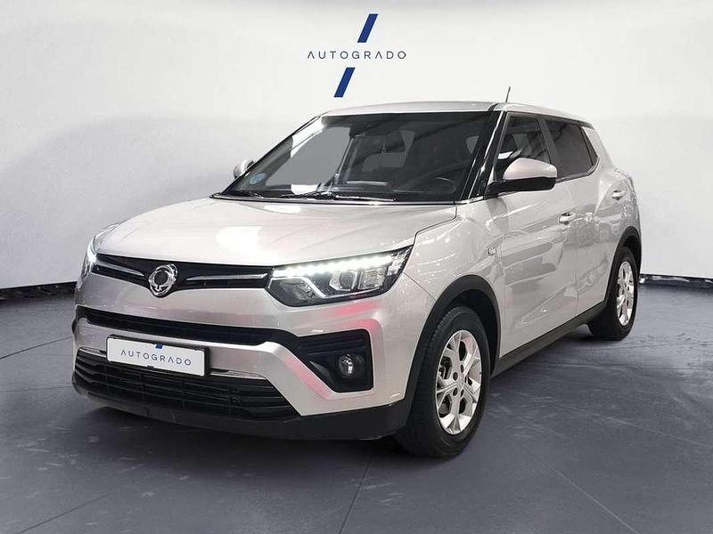 Usado Ssangyong (KGM) Tivoli Limited 163 CV (119 kW) 2021 Gris SUV