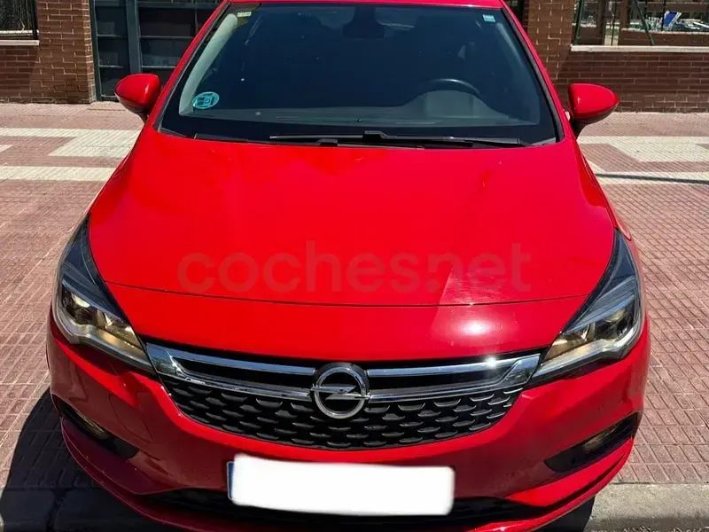 Usado Opel Astra Dynamic 110 CV (80 kW) 2017 Rojo Berlina