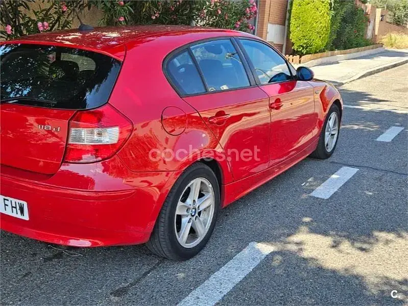 Usado BMW 118 122 CV (89 kW) 2006 Rojo Utilitario