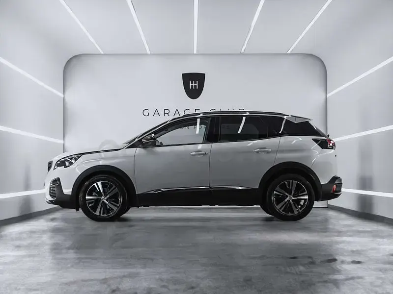 Usado Peugeot 3008 Allure 131 CV (96 kW) 2019 Blanco SUV