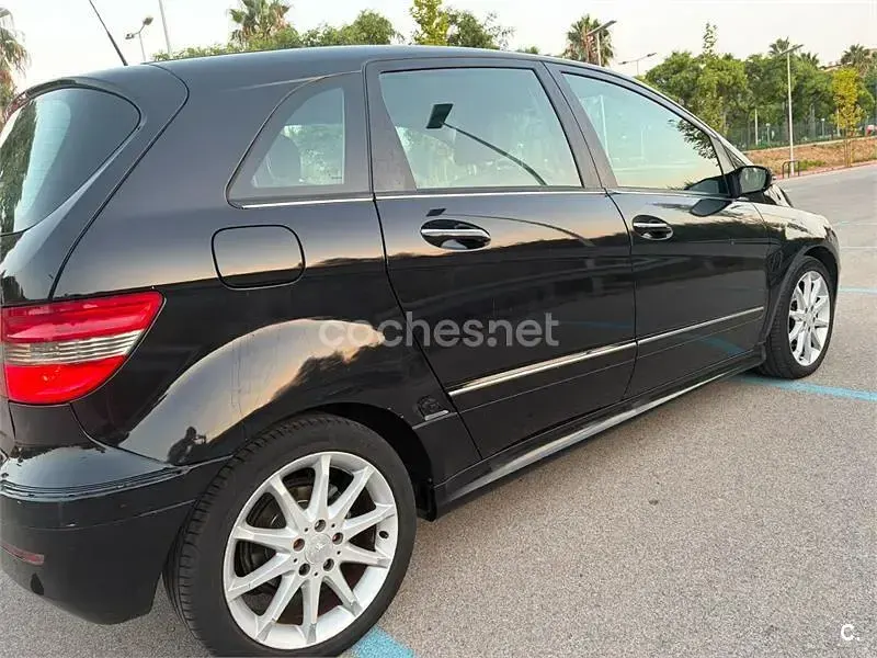 Usado Mercedes B200 140 CV (102 kW) 2008 Negro Monovolumen