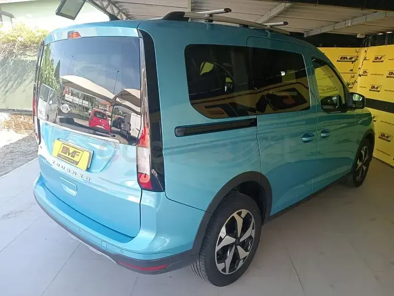 Usado Ford Tourneo Connect Active 102 CV (75 kW) 2023 Azul Monovolumen