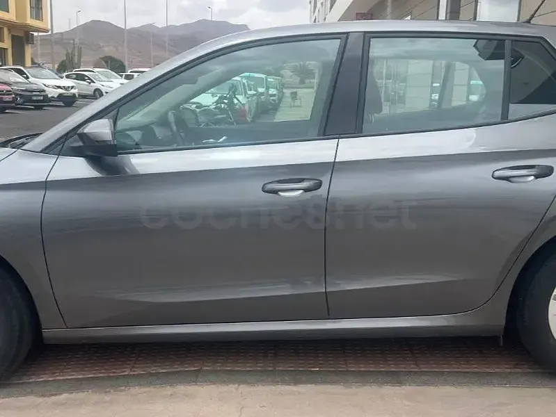 Usado Skoda Fabia 115 CV (84 kW) 2024 Gris / plata Utilitario