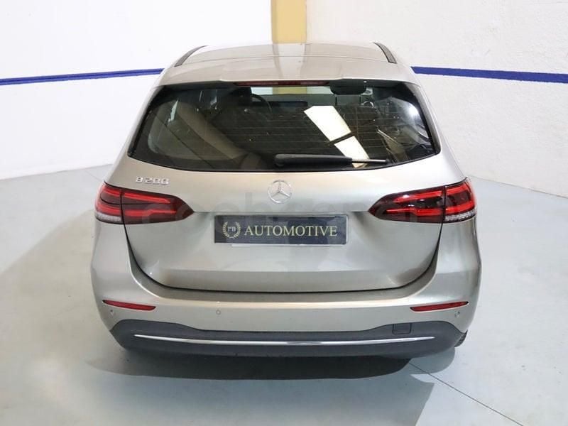 Usado Mercedes B200 163 CV (119 kW) 2020 Gris / plata Monovolumen