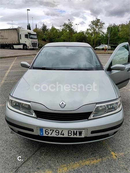 Usado Renault Laguna II Authentique 110 CV (80 kW) 2001 Gris / plata Berlina