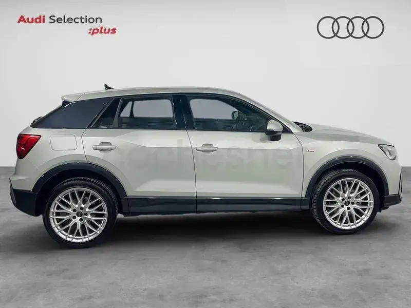 Usado Audi Q2 S-Line 150 CV (110 kW) 2025 Gris / plata SUV