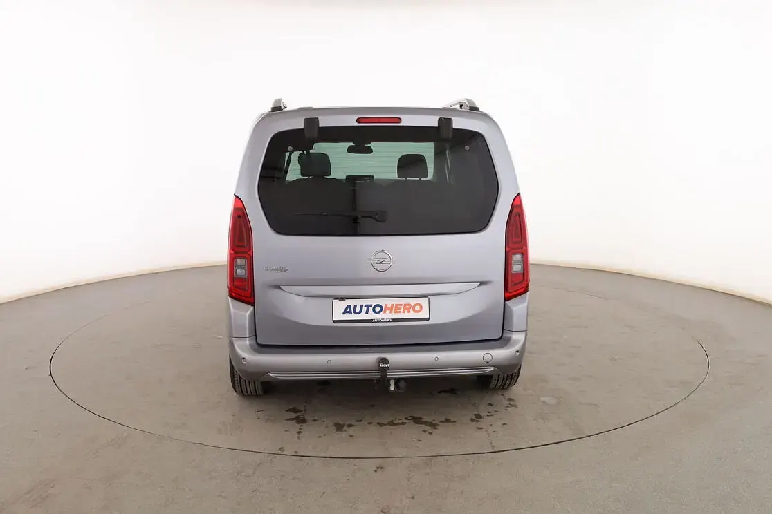 Usado Opel Combo Life Innovation 131 CV (96 kW) 2019 Gris Monovolumen