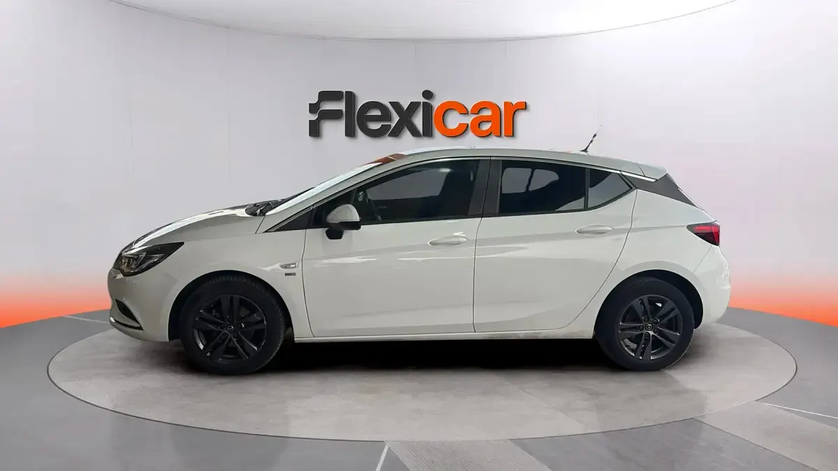 Usado Opel Astra S 110 CV (80 kW) 2019 Blanco Berlina