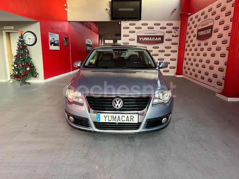 Gris / plata Usado 2010 VW Passat Advance Berlina | 4999 € (Buen precio) - Imagen 1/4