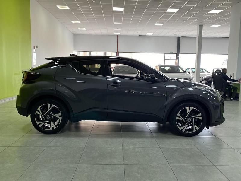 Usado Toyota C-HR Advance 122 CV (89 kW) 2022 Gris SUV