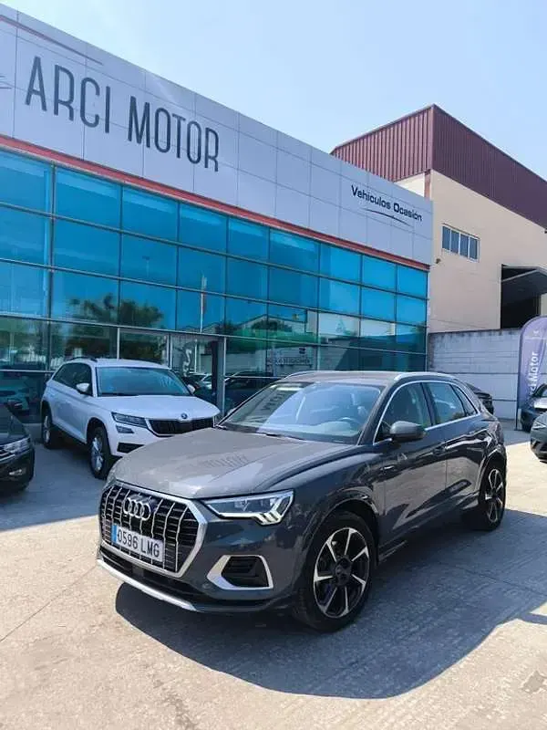 Usado Audi Q3 150 CV (110 kW) 2021 Gris SUV