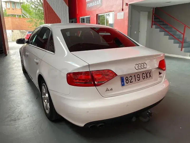Usado Audi A4 136 CV (100 kW) 2010 Blanco Berlina