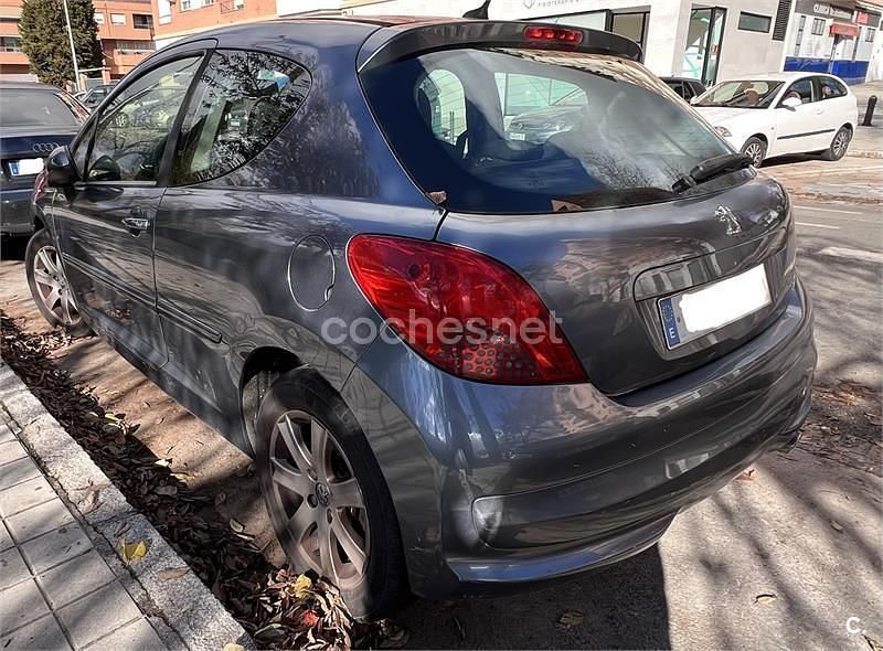 Usado Peugeot 207 110 CV (80 kW) 2007 Gris / plata Berlina