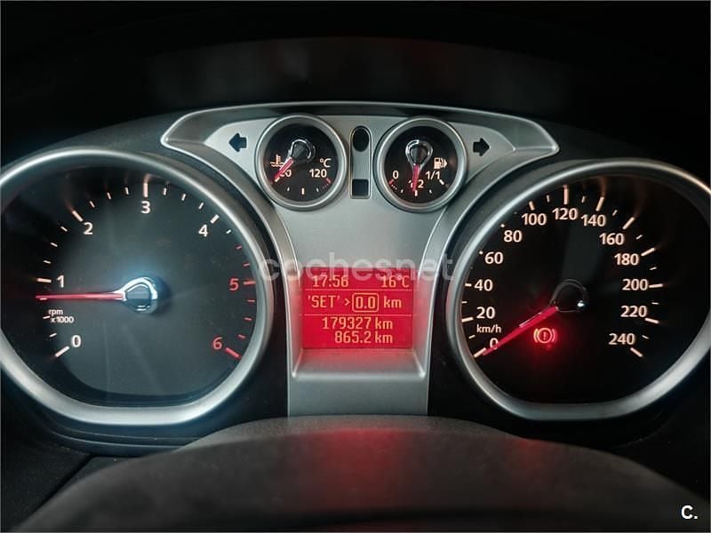 Usado Ford Focus Trend 90 CV (66 kW) 2008 Azul Berlina